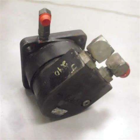 Used Hydraulic Drive Motor fits John Deere 240 KV13886 